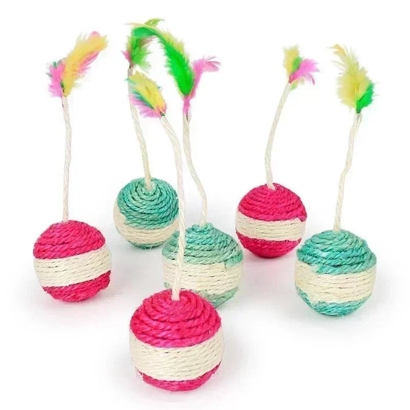 Scratch &amp; Play : Jouet pour chat en sisal avec plumes